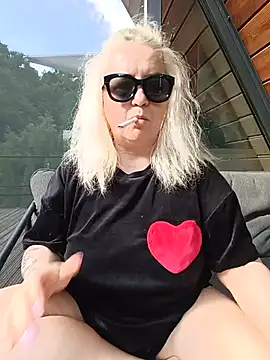 Snapshot of SquirtMilf00 chatting on 8, 7, 2026 SquirtMilf00 online show from 8, 7, 2026