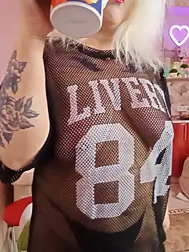 Snapshot of SquirtMilf00 chatting on 17, 6, 2026 SquirtMilf00 online show from 17, 6, 2026