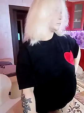 SquirtMilf00 online show from 4, 3, 2026