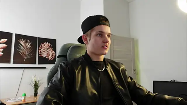 Snapshot of Mark_Karson chatting on 12, 10, 2025 Mark Karson online show from 12, 10, 2025