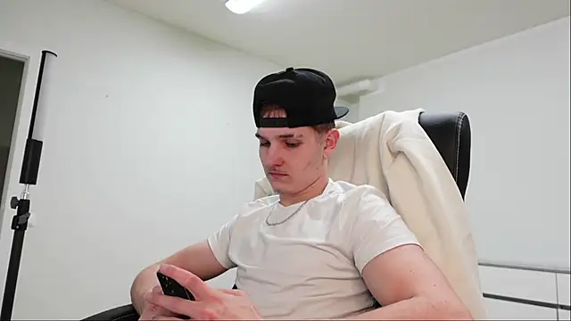 Snapshot of Mark_Karson chatting on 31, 10, 2025 Mark Karson online show from 31, 10, 2025