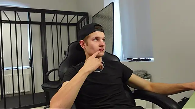 Snapshot of Mark_Karson chatting on 8, 10, 2025 Mark Karson online show from 8, 10, 2025