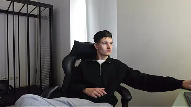 Snapshot of Mark_Karson chatting on 30, 10, 2025 Mark Karson online show from 30, 10, 2025