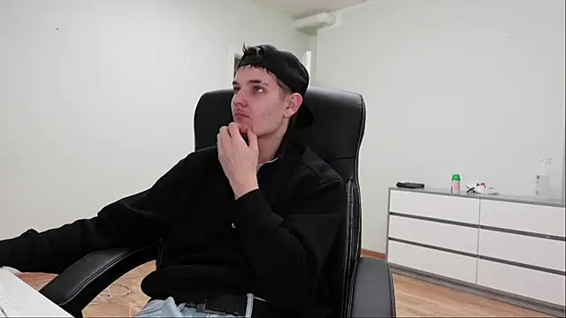 Snapshot of Mark_Karson chatting on 7, 11, 2025 Mark Karson online show from 7, 11, 2025