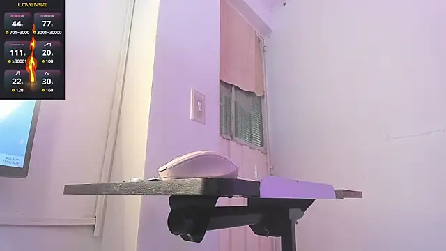 bella houston  online show from 27, 10, 2025