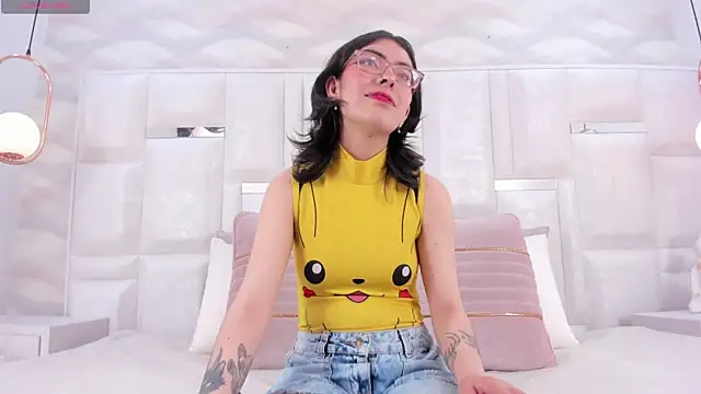 Im Molly Angel online show from 27, 10, 2025