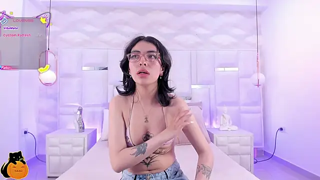 Im Molly Angel online show from 9, 10, 2025