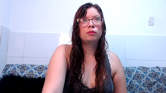 Snapshot of zoewhite2 chatting on 17, 11, 2025 zoewhite2 online show from 17, 11, 2025