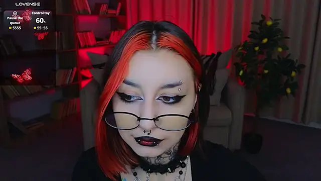 Snapshot of Mistress__Marcelline chatting on 28, 5, 2026 Mistress Marcelline online show from 28, 5, 2026