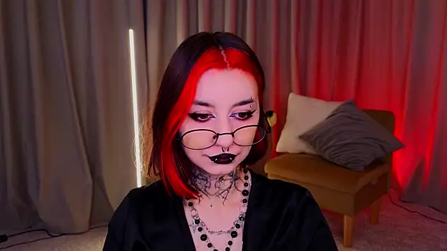 Snapshot of Mistress__Marcelline chatting on 13, 5, 2026 Mistress Marcelline online show from 13, 5, 2026