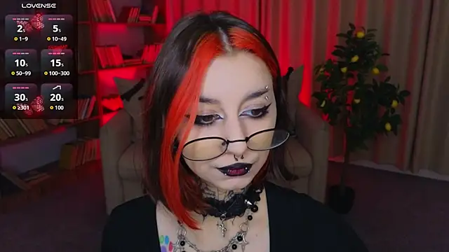 Snapshot of Mistress__Marcelline chatting on 27, 5, 2026 Mistress Marcelline online show from 27, 5, 2026
