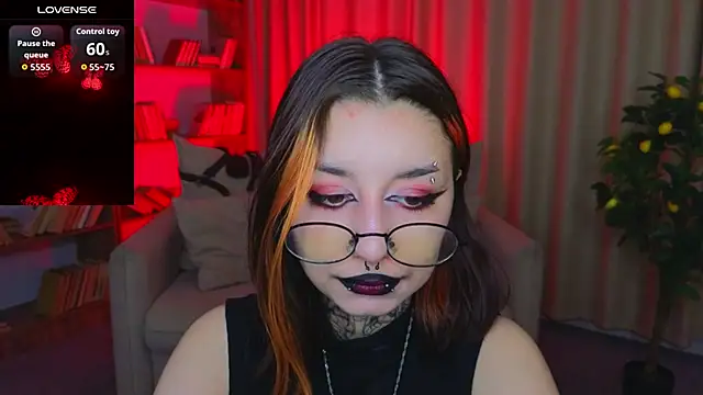 Snapshot of Mistress__Marcelline chatting on 29, 4, 2026 Mistress Marcelline online show from 29, 4, 2026
