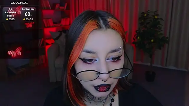 Snapshot of Mistress__Marcelline chatting on 18, 6, 2026 Mistress Marcelline online show from 18, 6, 2026