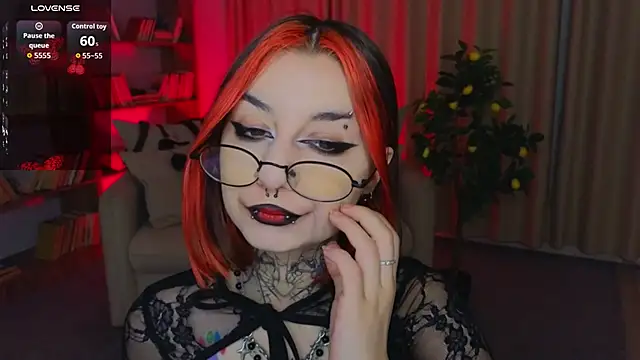 Snapshot of Mistress__Marcelline chatting on 29, 5, 2026 Mistress Marcelline online show from 29, 5, 2026