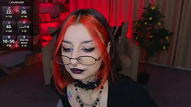 Snapshot of Mistress__Marcelline chatting on 27, 5, 2026 Mistress Marcelline online show from 27, 5, 2026