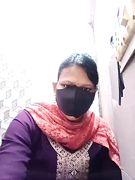 Snapshot of varnika chatting on 9, 11, 2025 varnika online show from 9, 11, 2025