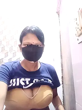 Snapshot of varnika chatting on 21, 9, 2025 varnika online show from 21, 9, 2025