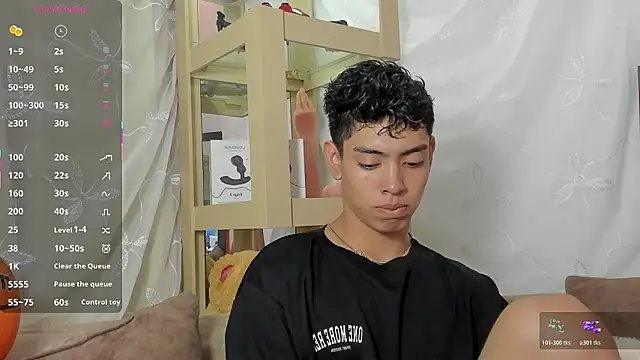 LoganTwink18 online show from 29, 3, 2026