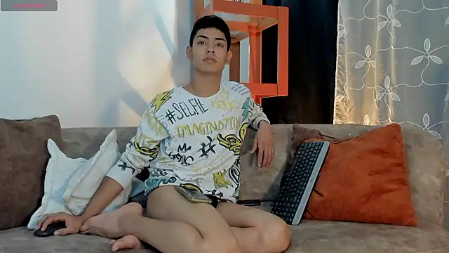 LoganTwink18 online show from 7, 2, 2026