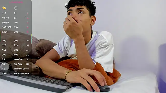 LoganTwink18 online show from 15, 1, 2026