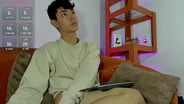 LoganTwink18 online show from 2, 10, 2025