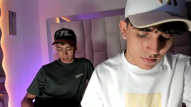 LoganTwink18 online show from 27, 3, 2026