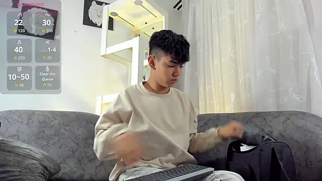 LoganTwink18 online show from 17, 9, 2025