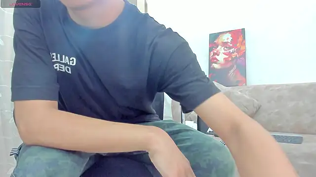 LoganTwink18 online show from 24, 3, 2026