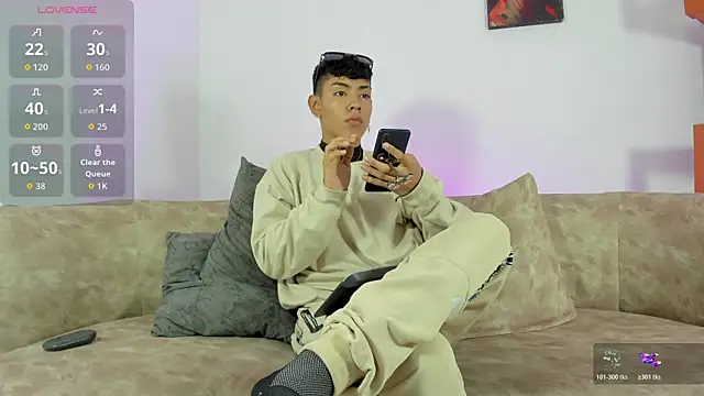 LoganTwink18 online show from 13, 11, 2025