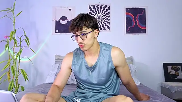 Snapshot of LatinReall chatting on 21, 9, 2025 LatinReall online show from 21, 9, 2025