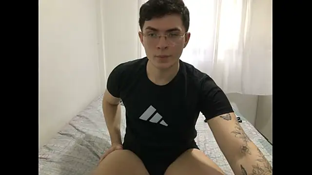 Snapshot of MatheusYoko chatting on 1, 10, 2025 MatheusYoko online show from 1, 10, 2025