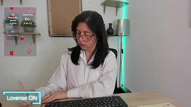 Snapshot of SabinaDeluxe_cg chatting on 11, 10, 2025 SabinaDeluxe cg online show from 11, 10, 2025