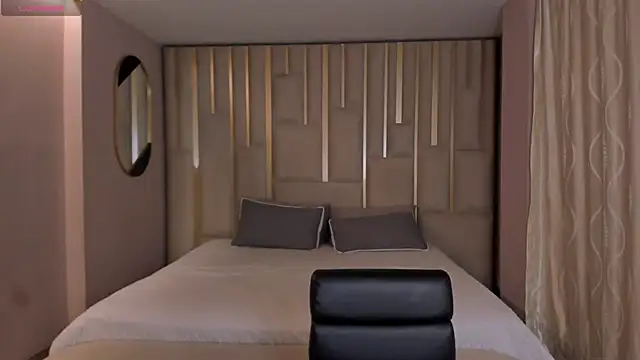 AmbarJames  online show from 18, 4, 2026