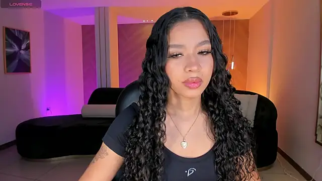 SophieHouston  online show from 4, 12, 2025