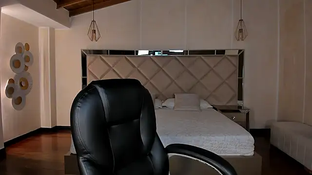 SophieHouston  online show from 24, 4, 2026