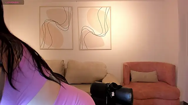 Snapshot of MilaLawrence chatting on 4, 6, 2026 MilaLawrence online show from 4, 6, 2026