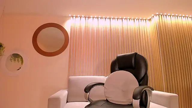 MilaLawrence online show from 8, 1, 2026