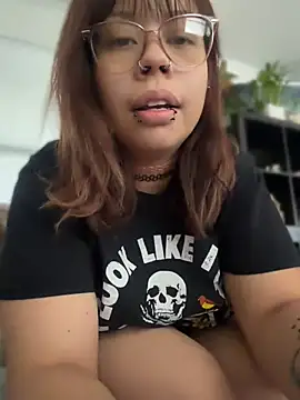 Snapshot of moan4mona chatting on 25, 6, 2026 moan4mona online show from 25, 6, 2026