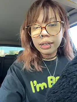 Snapshot of moan4mona chatting on 8, 7, 2026 moan4mona online show from 8, 7, 2026