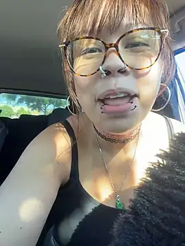 Snapshot of moan4mona chatting on 10, 7, 2026 moan4mona online show from 10, 7, 2026
