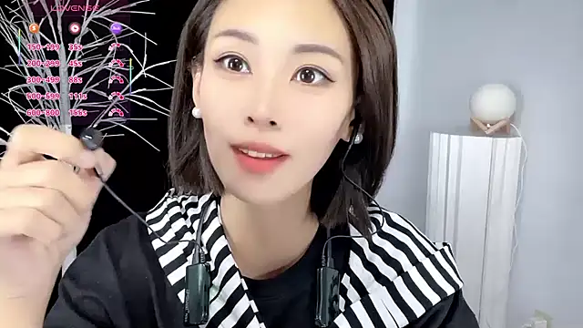 xiaoyue8888 online show from 3, 10, 2025