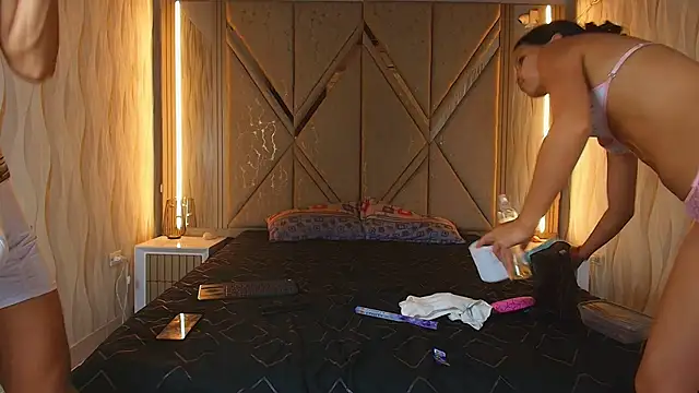 Hotcouple 222 online show from 2, 4, 2026