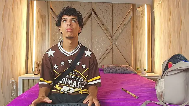 Hotcouple 222 online show from 20, 4, 2026