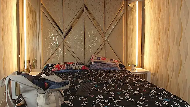 Hotcouple 222 online show from 15, 4, 2026