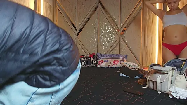 Hotcouple 222 online show from 12, 3, 2026