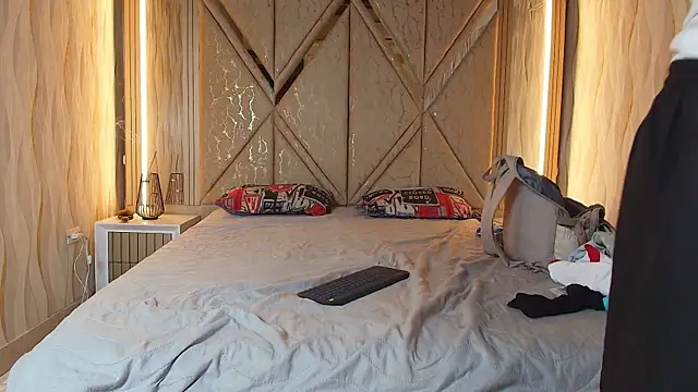 Hotcouple 222 online show from 7, 4, 2026