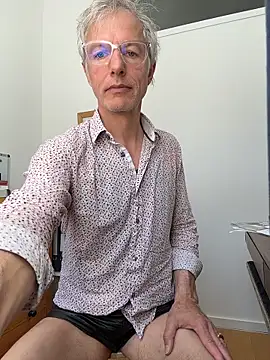Snapshot of SexyLeon8 chatting on 1, 5, 2026 SexyLeon8 online show from 1, 5, 2026