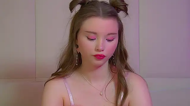 Snapshot of KeiraAsti chatting on 4, 5, 2026 KeiraAsti online show from 4, 5, 2026