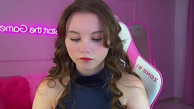 KeiraAsti online show from 18, 11, 2025