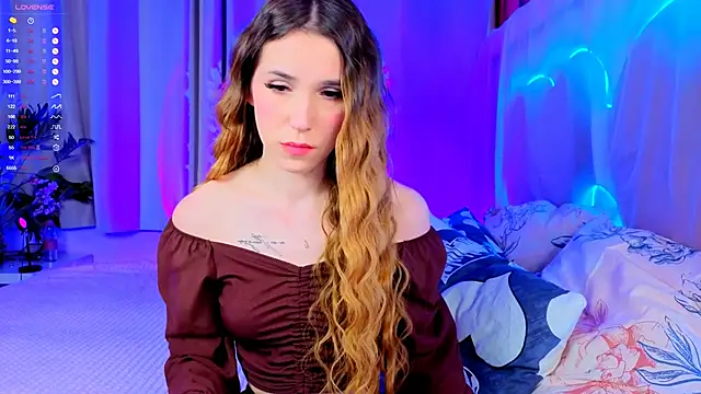Snapshot of -CindyLou chatting on 10, 10, 2025 -CindyLou online show from 10, 10, 2025